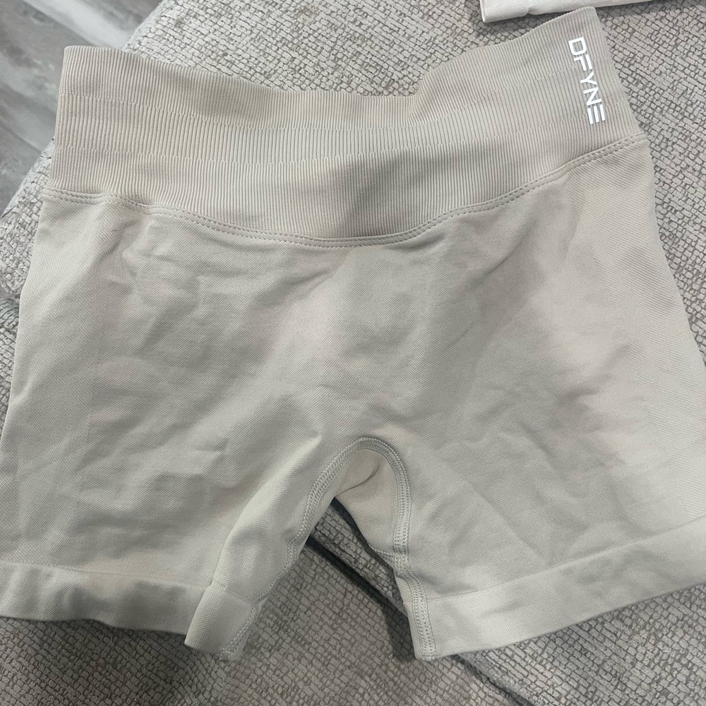 DFYNE Feather Beige Impact Shorts